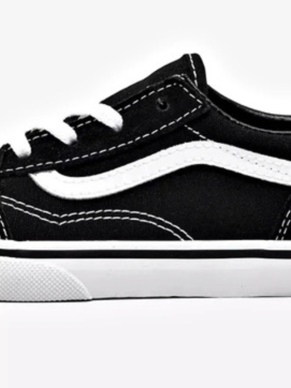 Vans Youth Old Skool Sneakers in Black & White